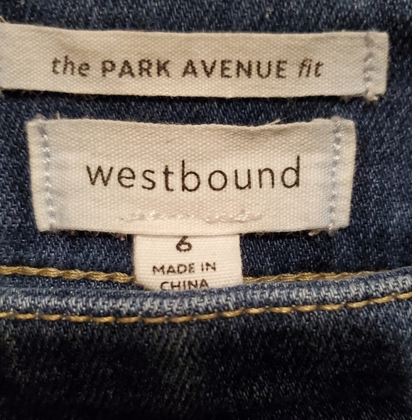 💚5/$25 Westbound The Park Avenue Fit Frayed Hem Wide Leg Cropped Jeans Size 6 - Picture 6 of 6